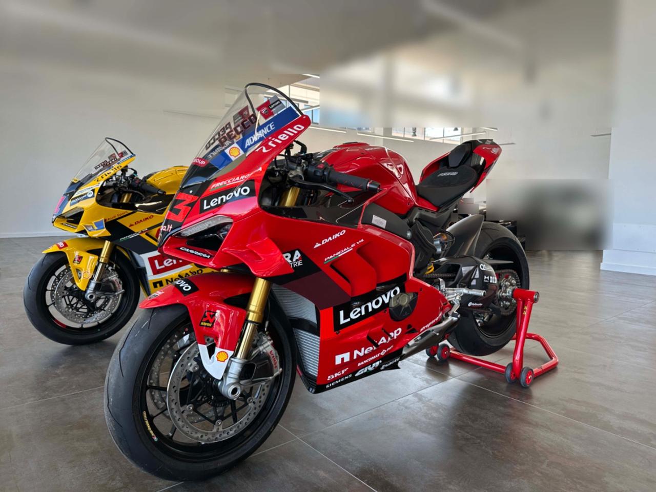 Ducati Panigale V4 BAGNAIA 2022 World Champion Replica - n. 37 di 260