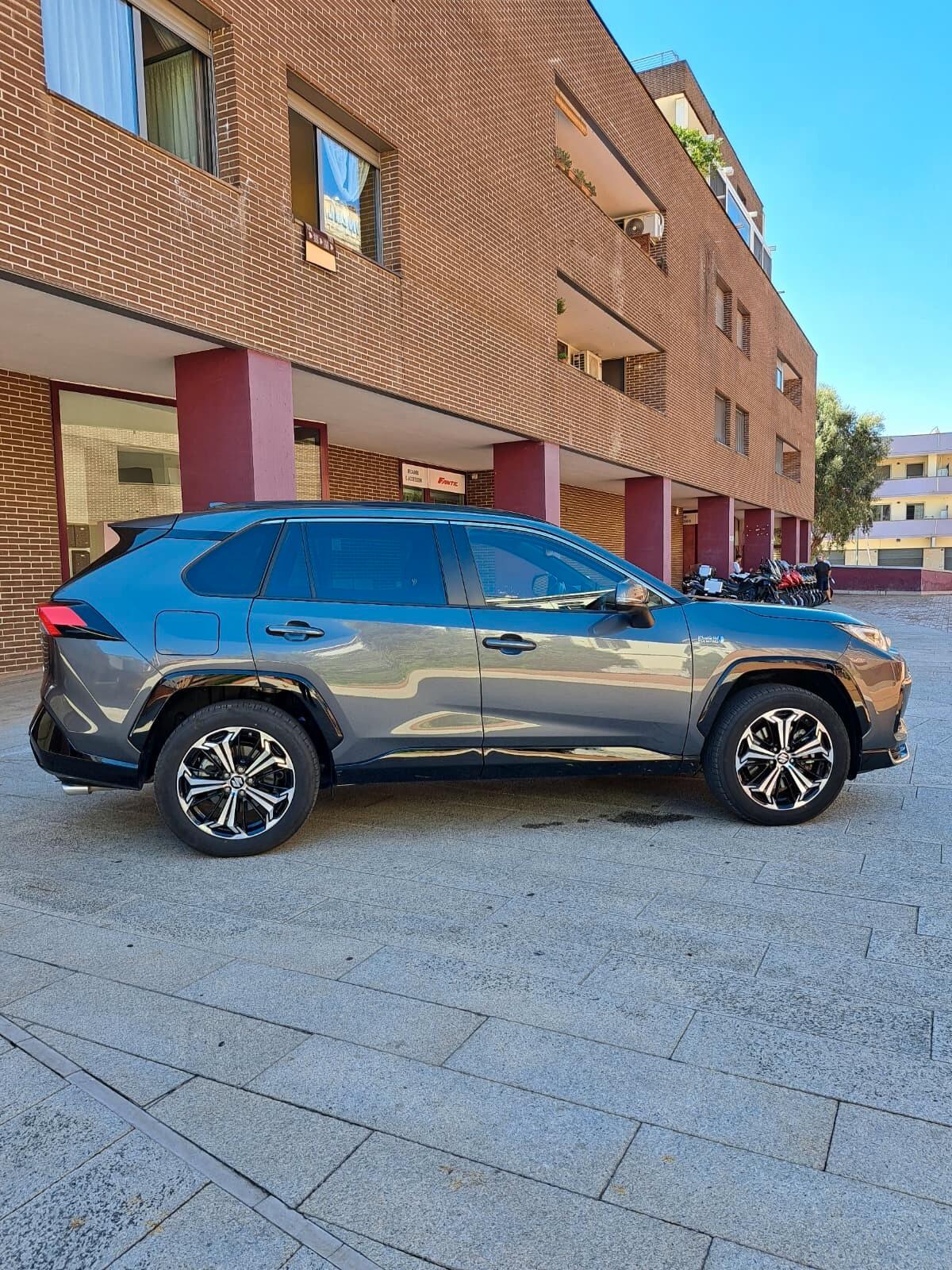 Suzuki Across 2.5 Plug-in Hybrid E-CVT 4WD Top