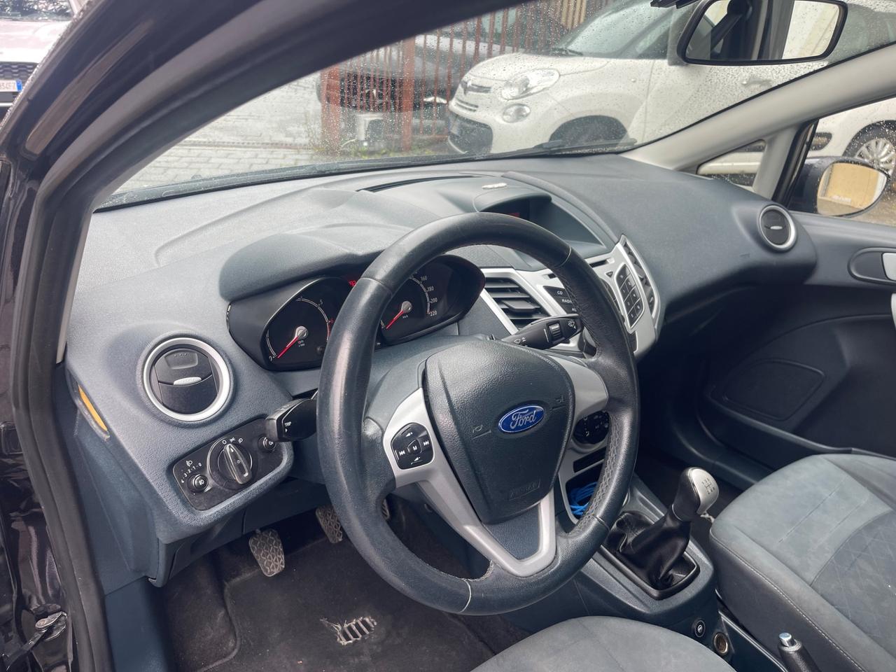 Ford Fiesta 1.4 16V 5p. Bz.- GPL Titanium Bs.