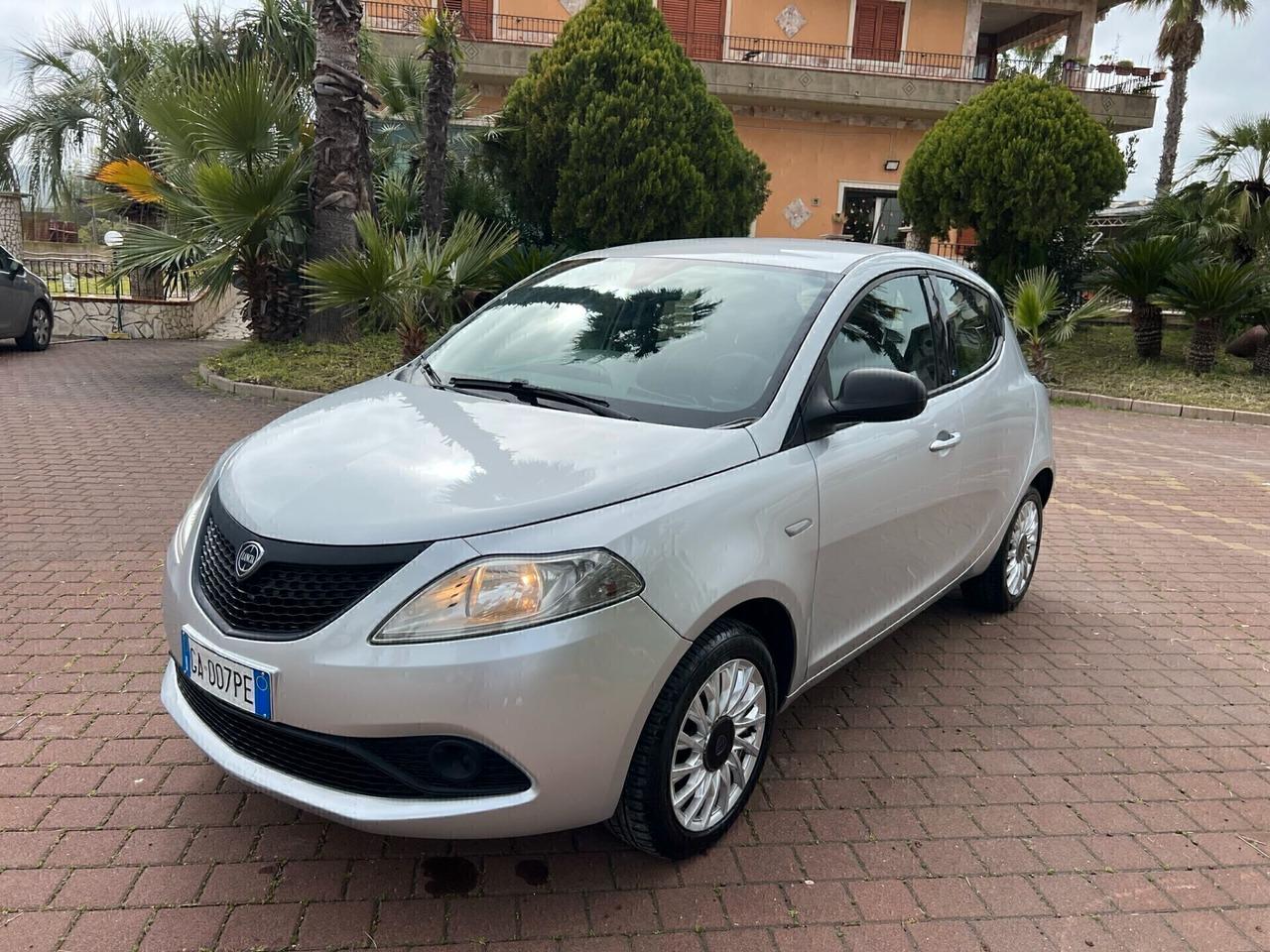 Lancia Ypsilon 1.2 69 CV 5 porte S&S Platinum