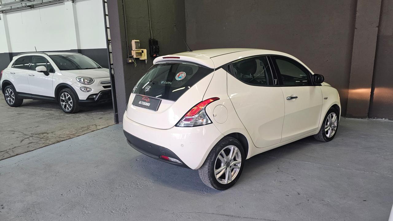 Lancia Ypsilon 0.9 TwinAir 85 CV 5 porte S&S Gold