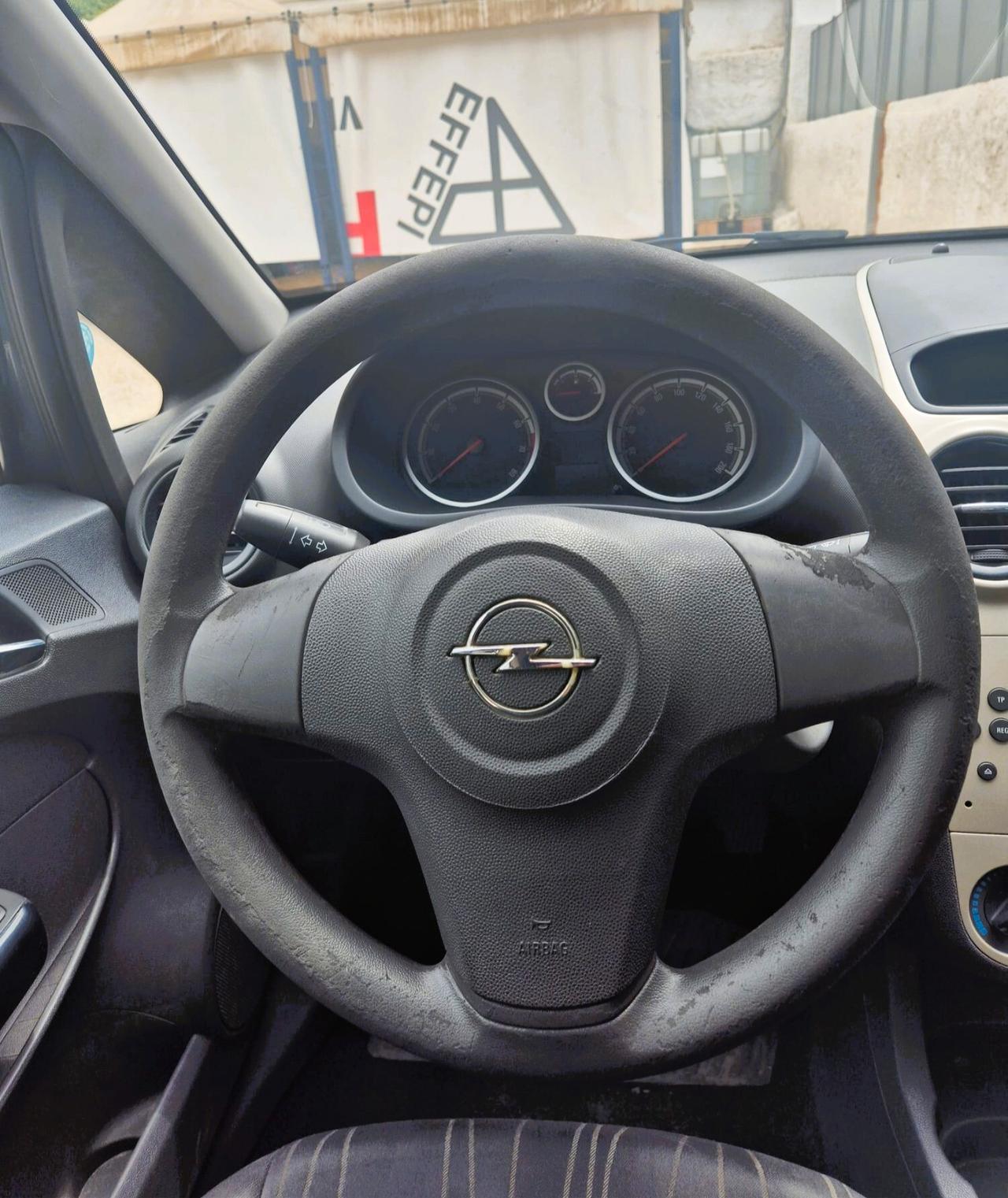 Opel Corsa 1.2 5 porte Cosmo