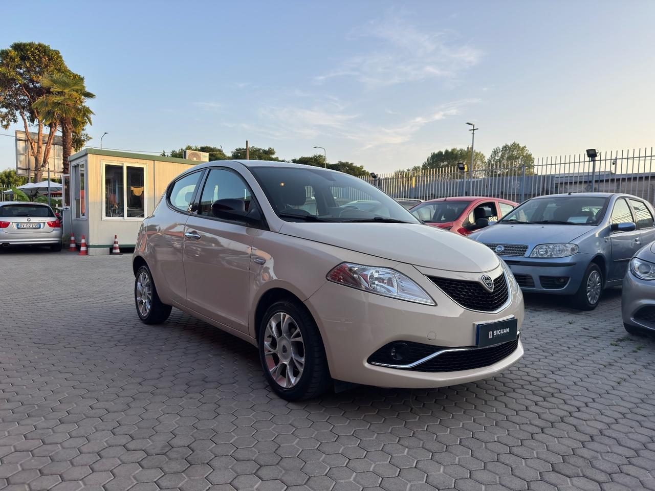 Lancia Ypsilon ADATTA A NEOPATENTATI 1.2 69 CV 5 porte GPL Ecochic Silver