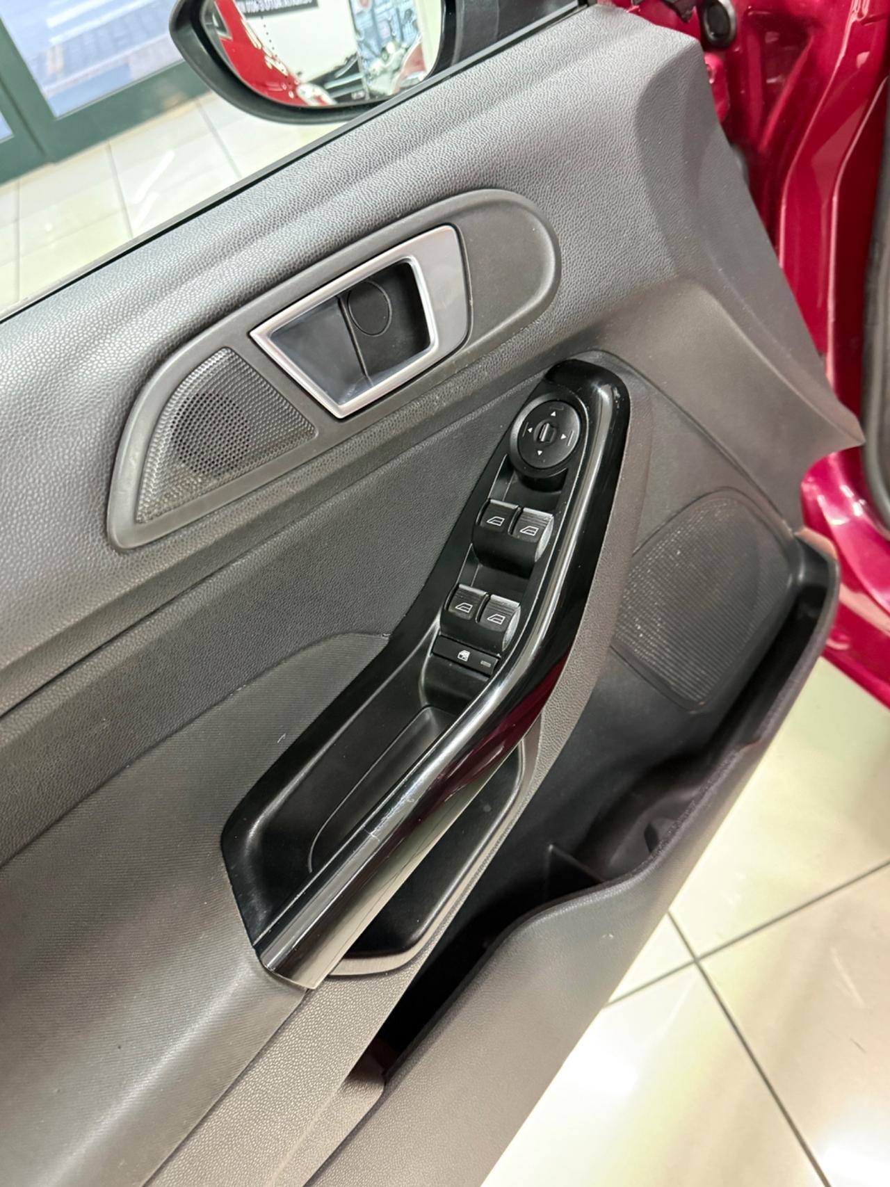 Ford Fiesta 1.5 TDCi 75CV 5 porte Titanium