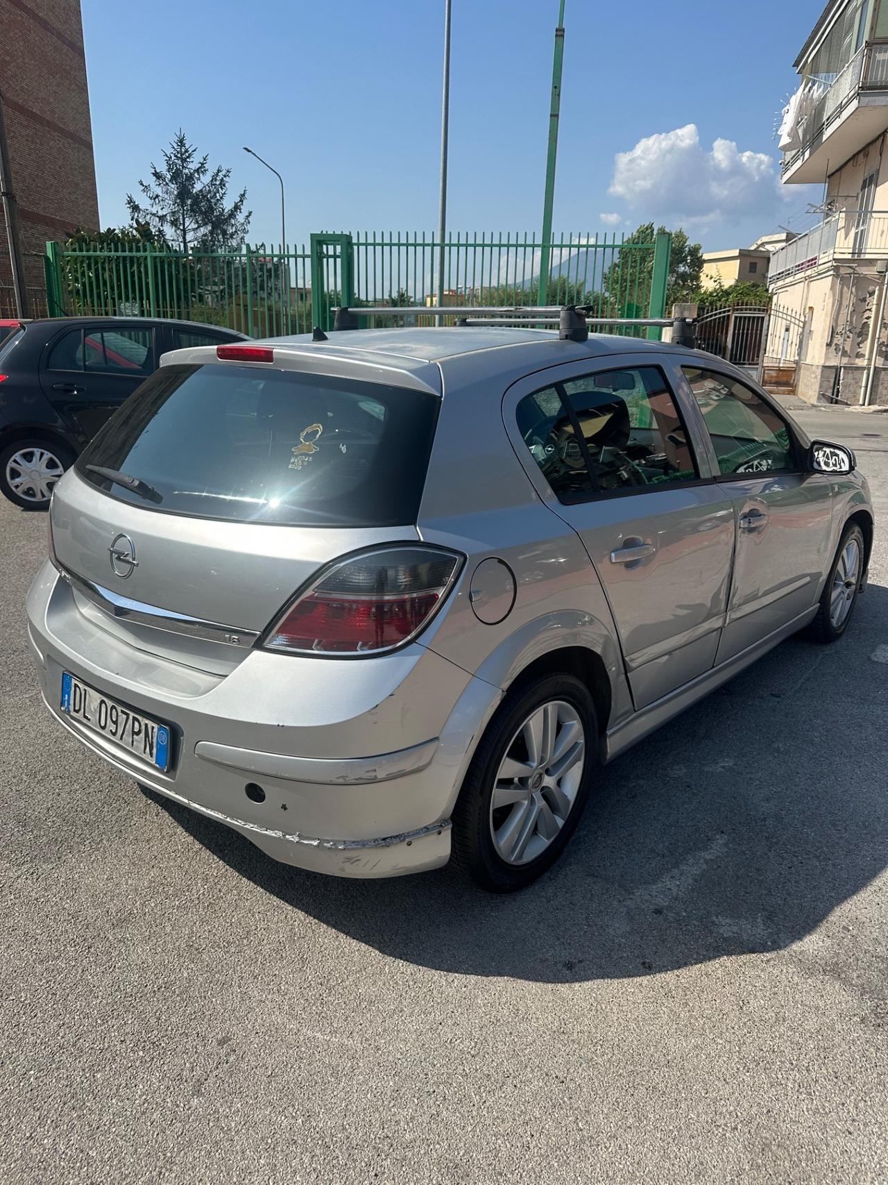 Opel Astra 1.6 T 16V 5 porte Cosmo