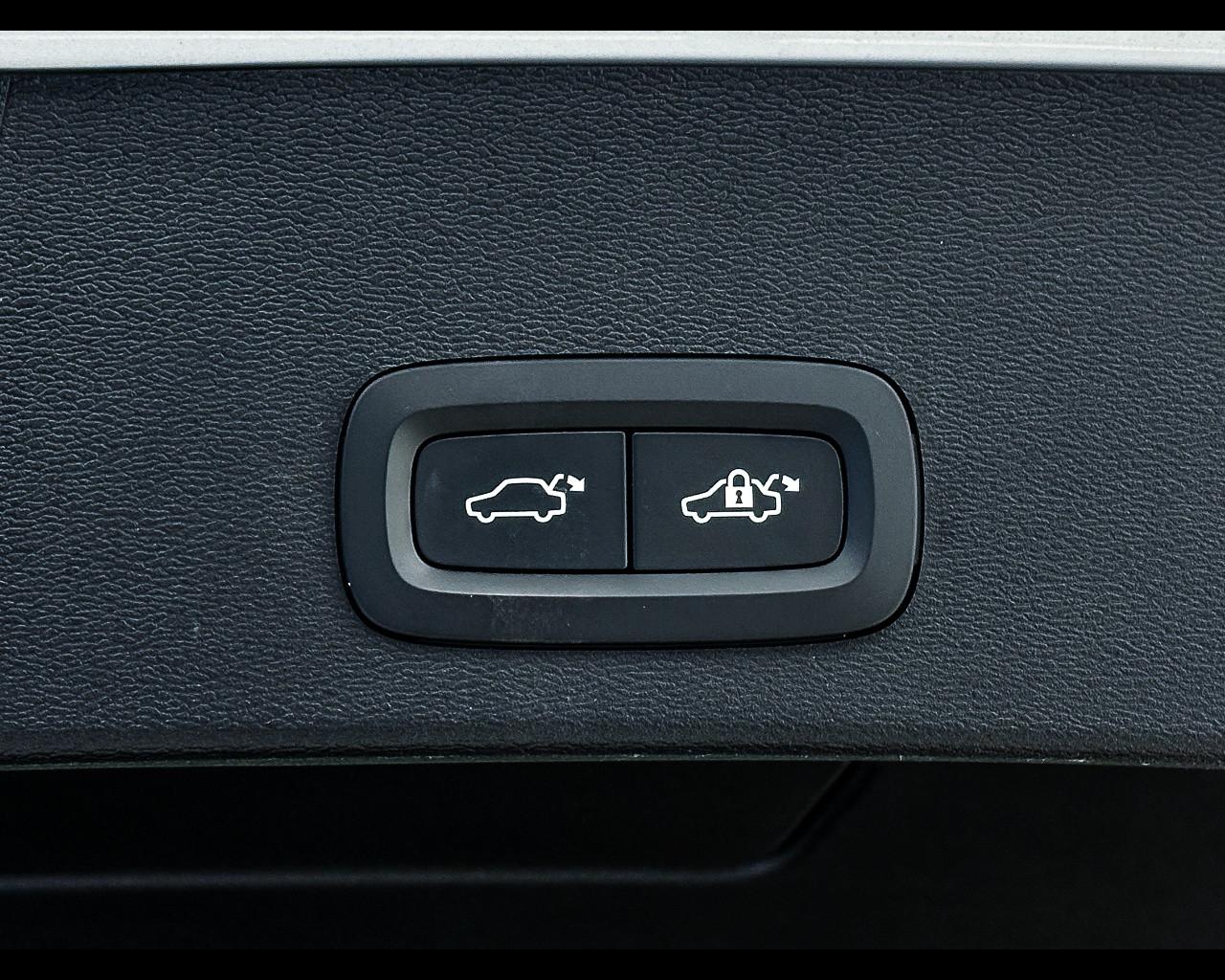 VOLVO XC40 (2017-->) - XC40 B3 automatico Core