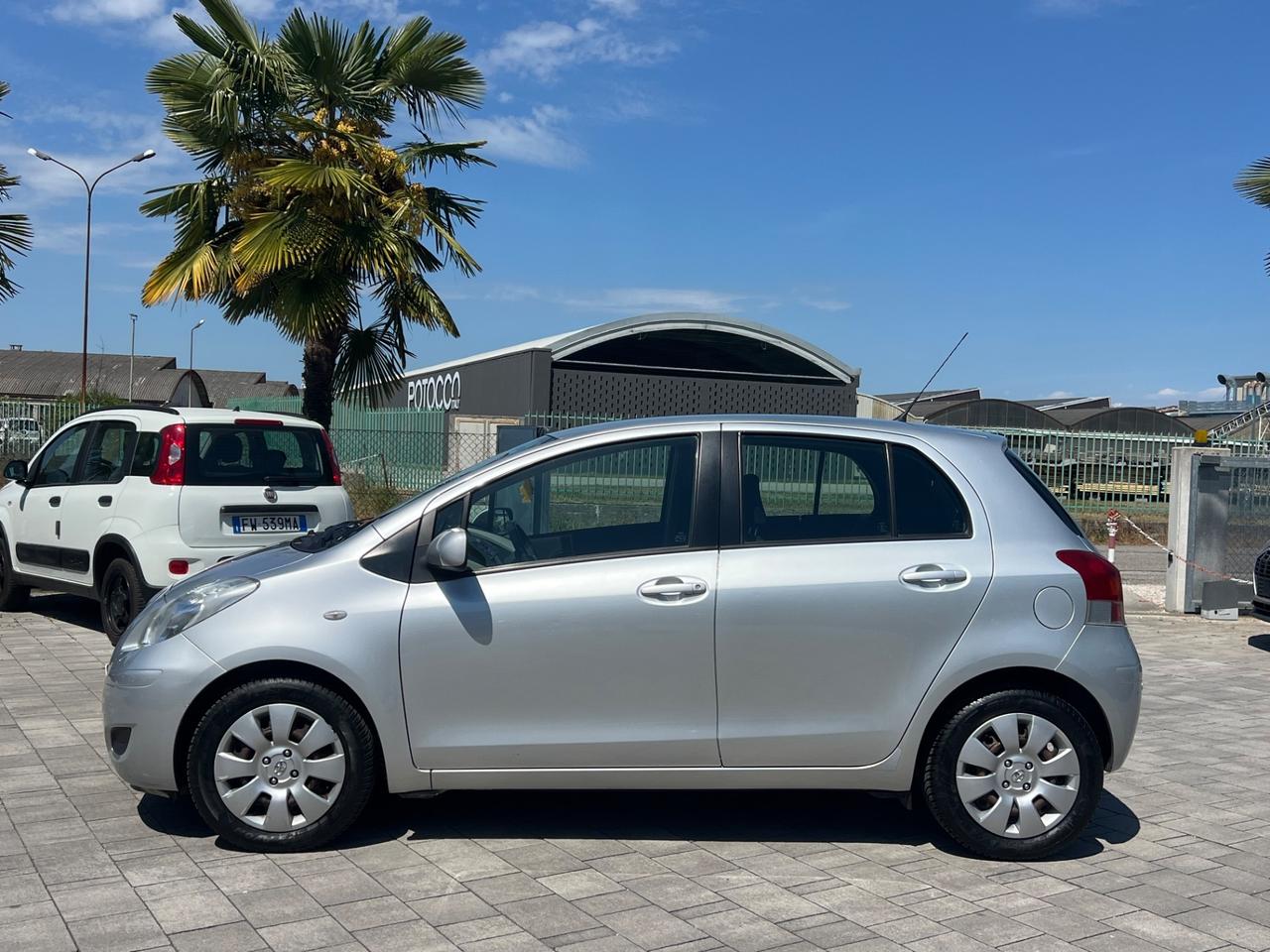 Toyota Yaris 1.0 5 porte Luxury pack FINANZIABILE