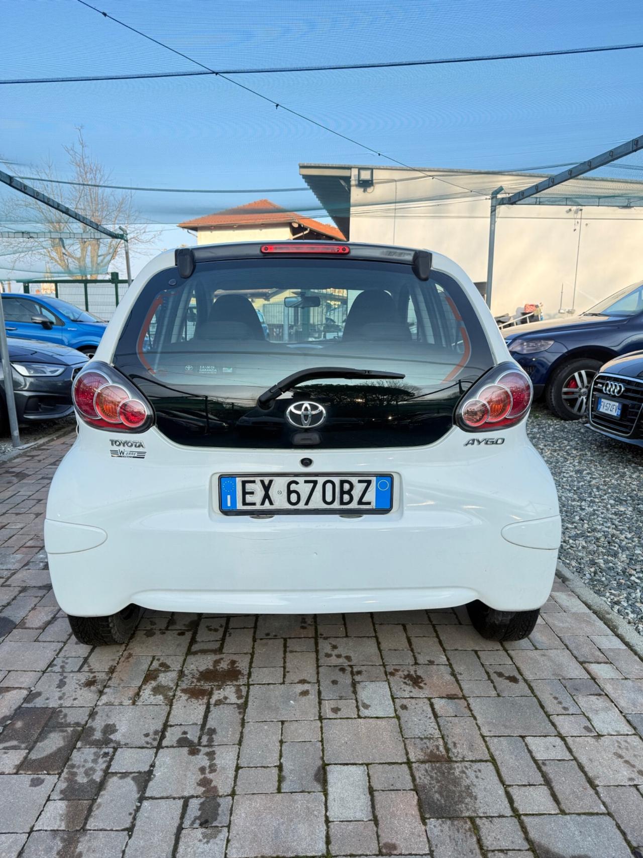 Toyota Aygo 1.0 12V VVT-i 5 porte Cool Soda Connect