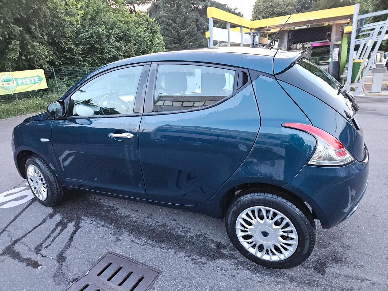 Lancia Ypsilon 0.9 TwinAir 85 CV 5 porte Metano Ecochic Platinum