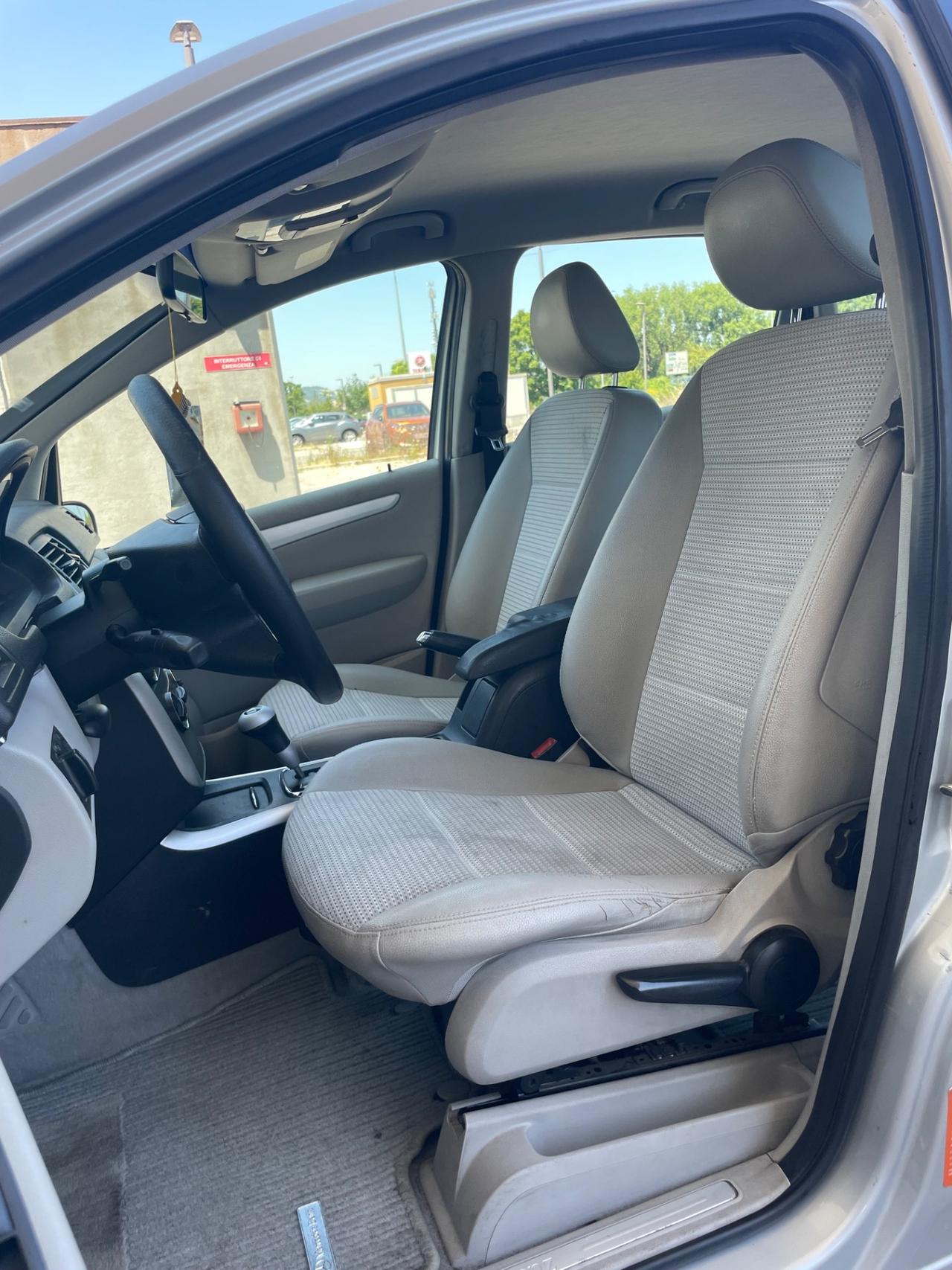 MERCEDES CLASSE B NEOPATENTATI 2.0 DISEL SPORT CAMBIO AUTOMATICO.