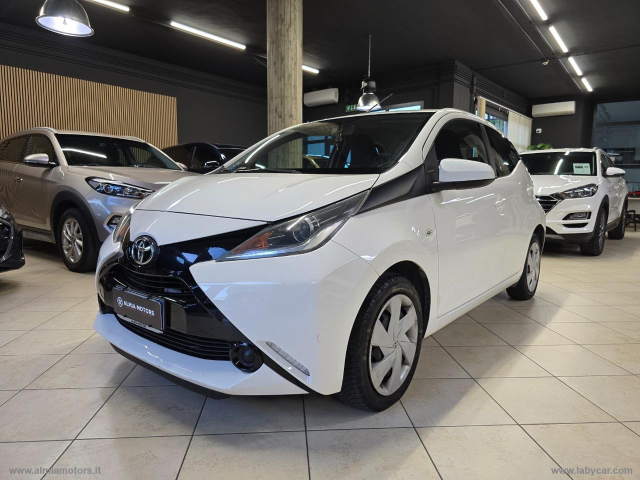 TOYOTA Aygo 1.0 VVT-i 69 CV 5p. x-cool