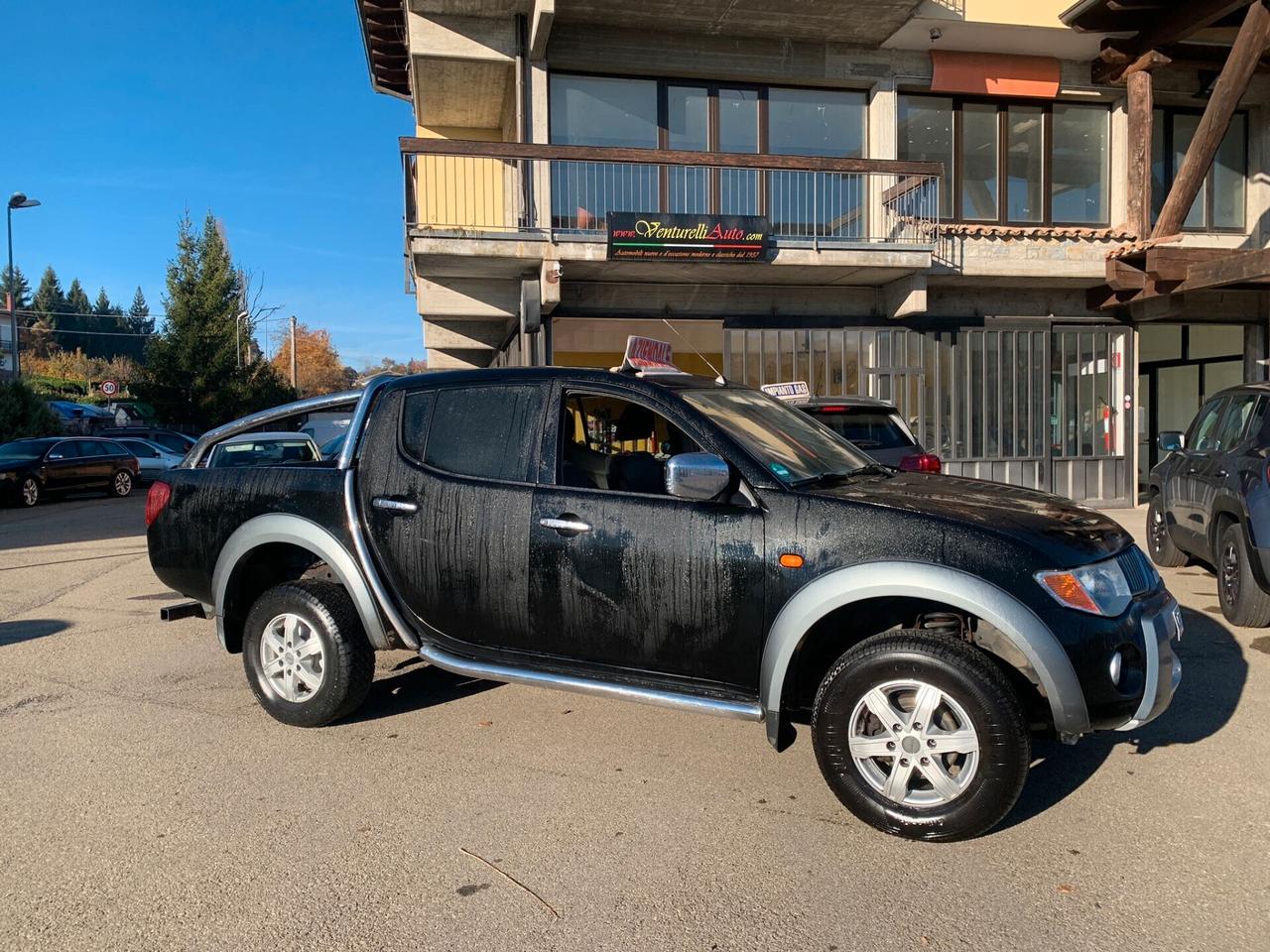 Mitsubishi L200 doppia cabina-5 posti-130000 km-gancio traino- full gls targhet-copricassone