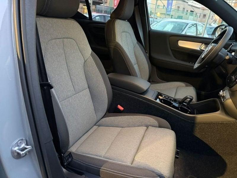 Volvo XC40 B3 automatico Plus Black Edition