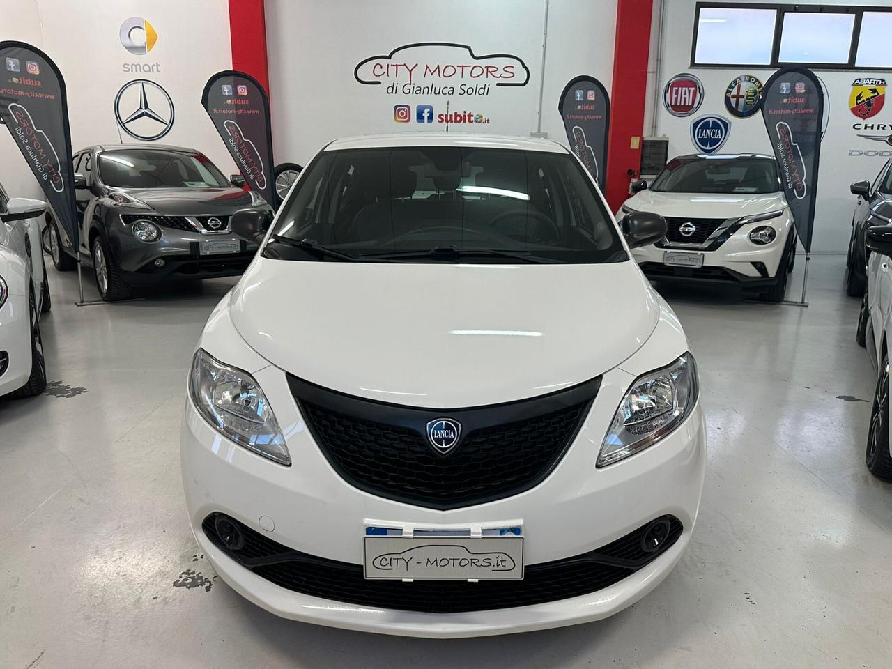 Lancia Ypsilon 1.2 69 CV 5 porte S&S Black and Noir