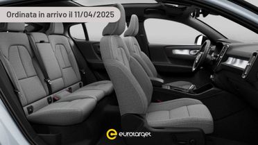 VOLVO XC40 B3 automatico Ultra Dark