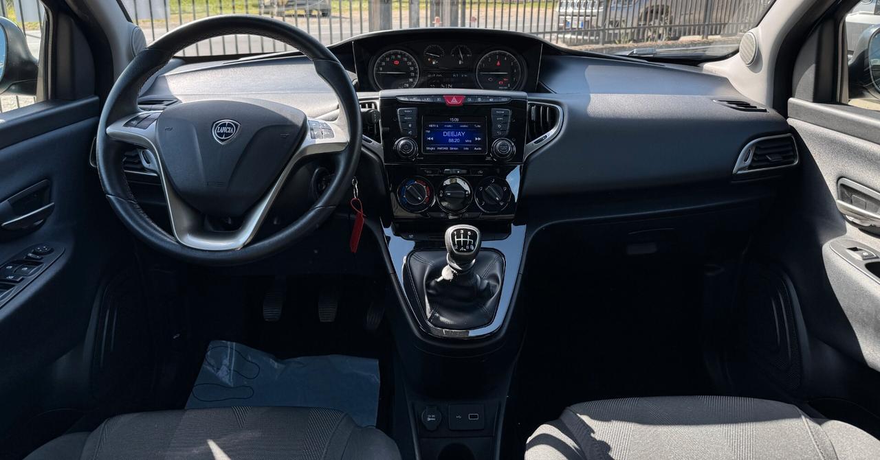 Lancia Ypsilon 1.0 FireFly 5 porte S&S Hybrid Ecochic Gold