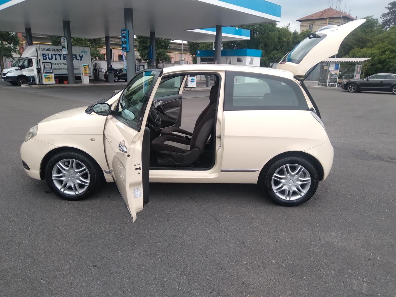Lancia Ypsilon 1.2 60cv Oro Giallo x neopatentati