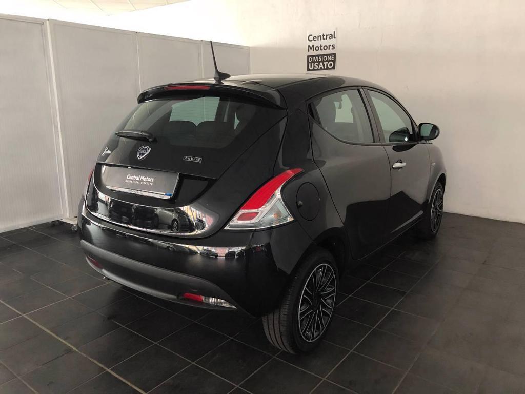 Lancia Ypsilon 1.0 FireFly Hybrid Gold Plus