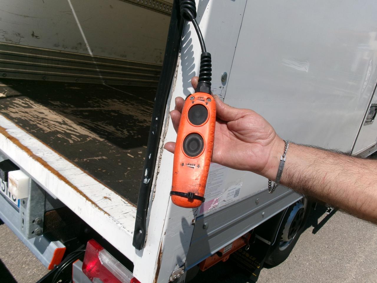 Iveco Daily 35S15 3000 150CV E6 FURGONE+PEDANA CARICATRICE 8 PEDANE 170000KM