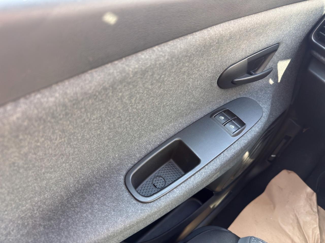 Lancia Ypsilon 1.0 FireFly 5 porte S&S Hybrid Silver