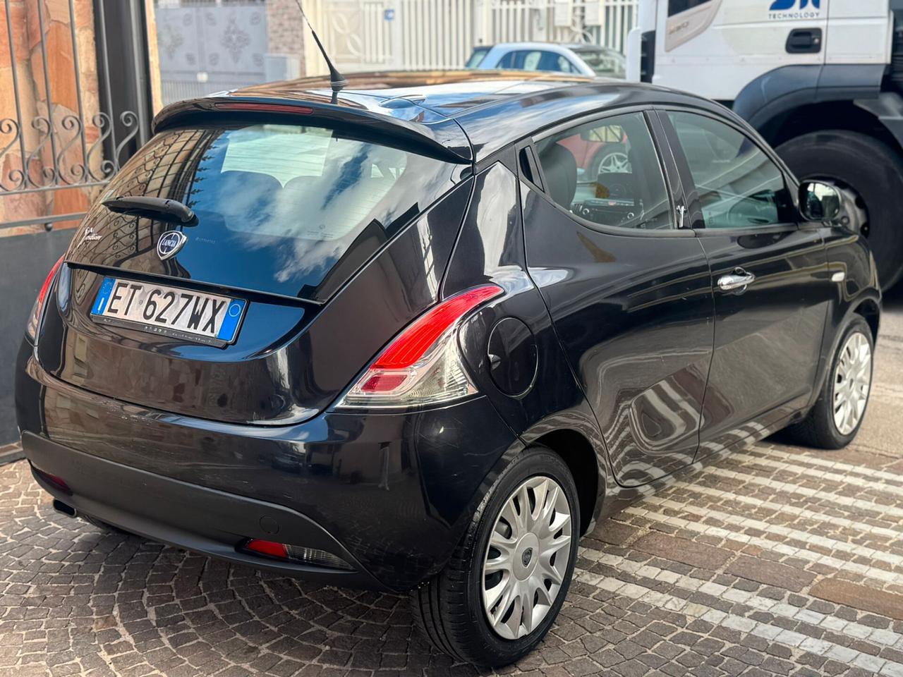 Ypsilon 1.2 69 CV 5P SeS Platinum