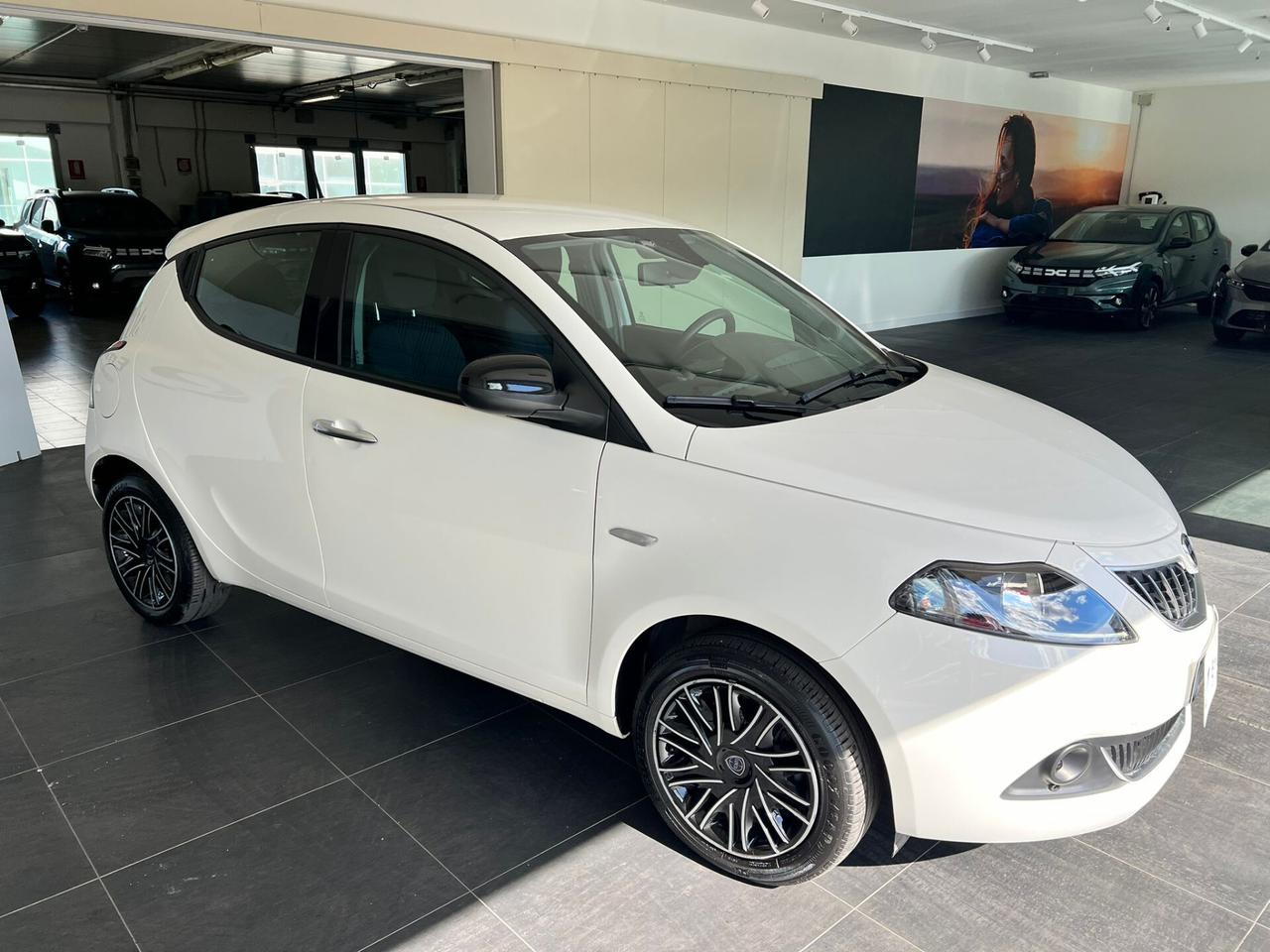 Lancia Ypsilon 1.0 FireFly 5 porte S&S Hybryd Gold