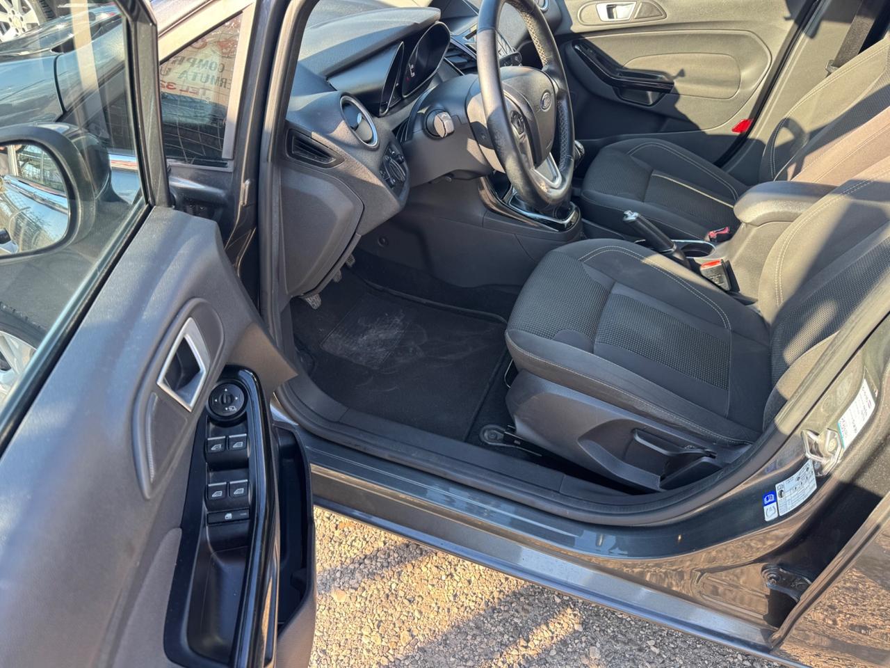 Ford Fiesta 1.5 TDCi 75CV 5 porte ST-Line NEOPATENTATI