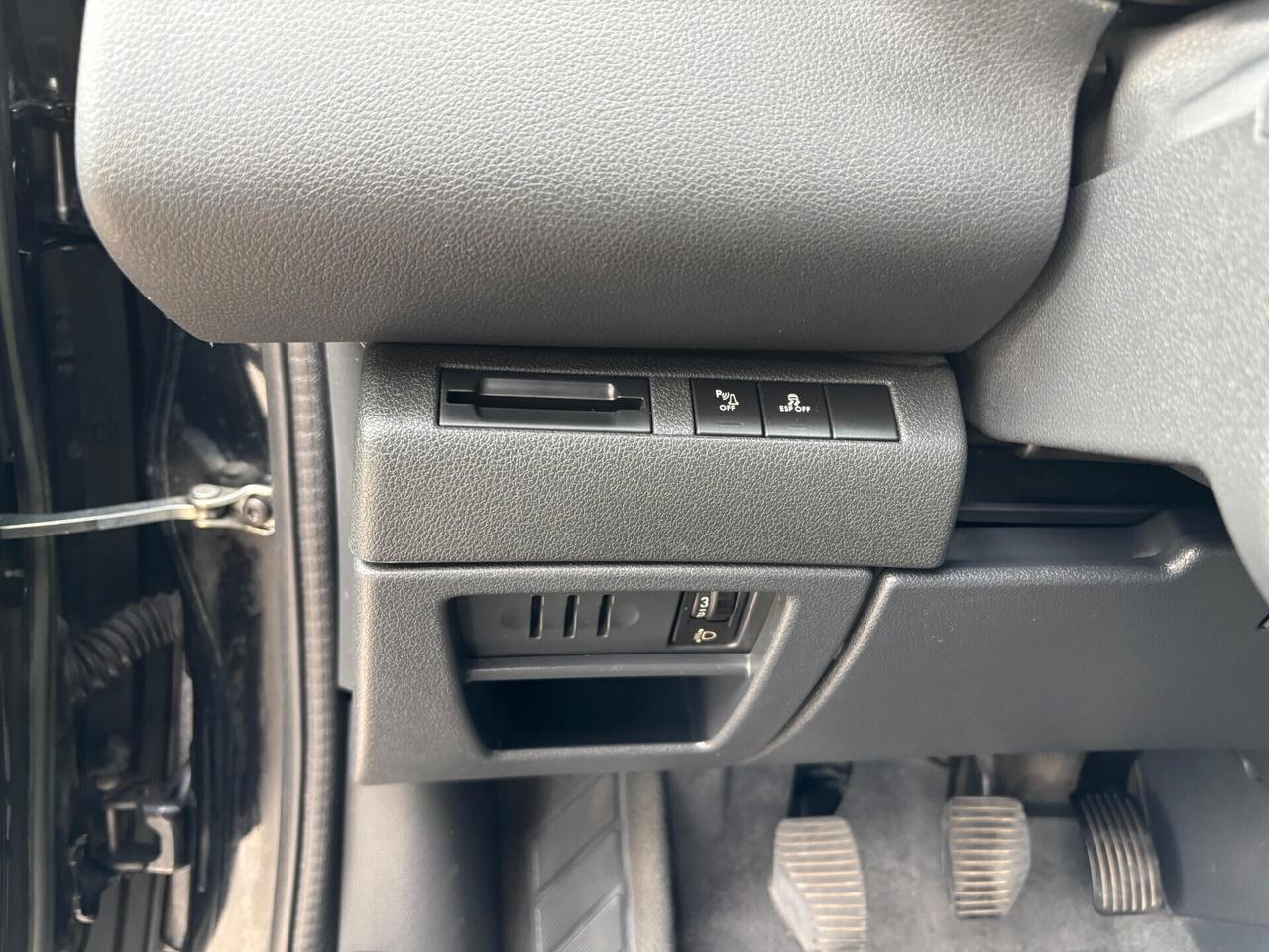 Peugeot 5008 1.6 Diesel 7 Posti Neopatentati