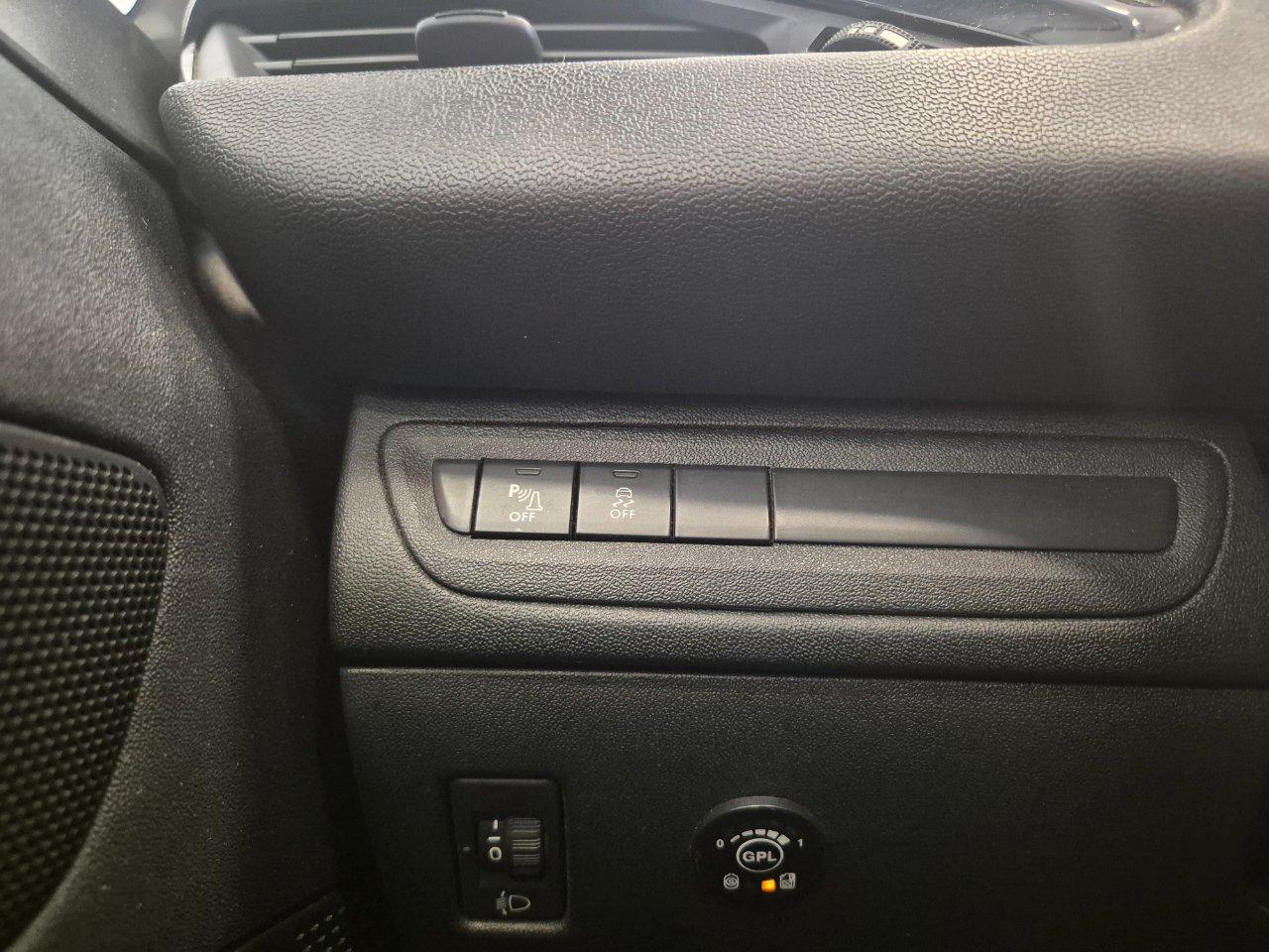 Peugeot 208 5p 1.2 puretech Active gpl 82cv - UNIPROPRIETARIO - NEOPATENTATI - Sens. park. - Cruise/Lim