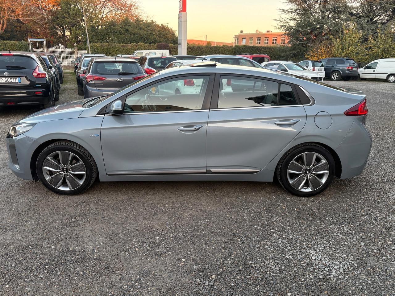 Hyundai Ioniq 1.6 Hybrid -Full