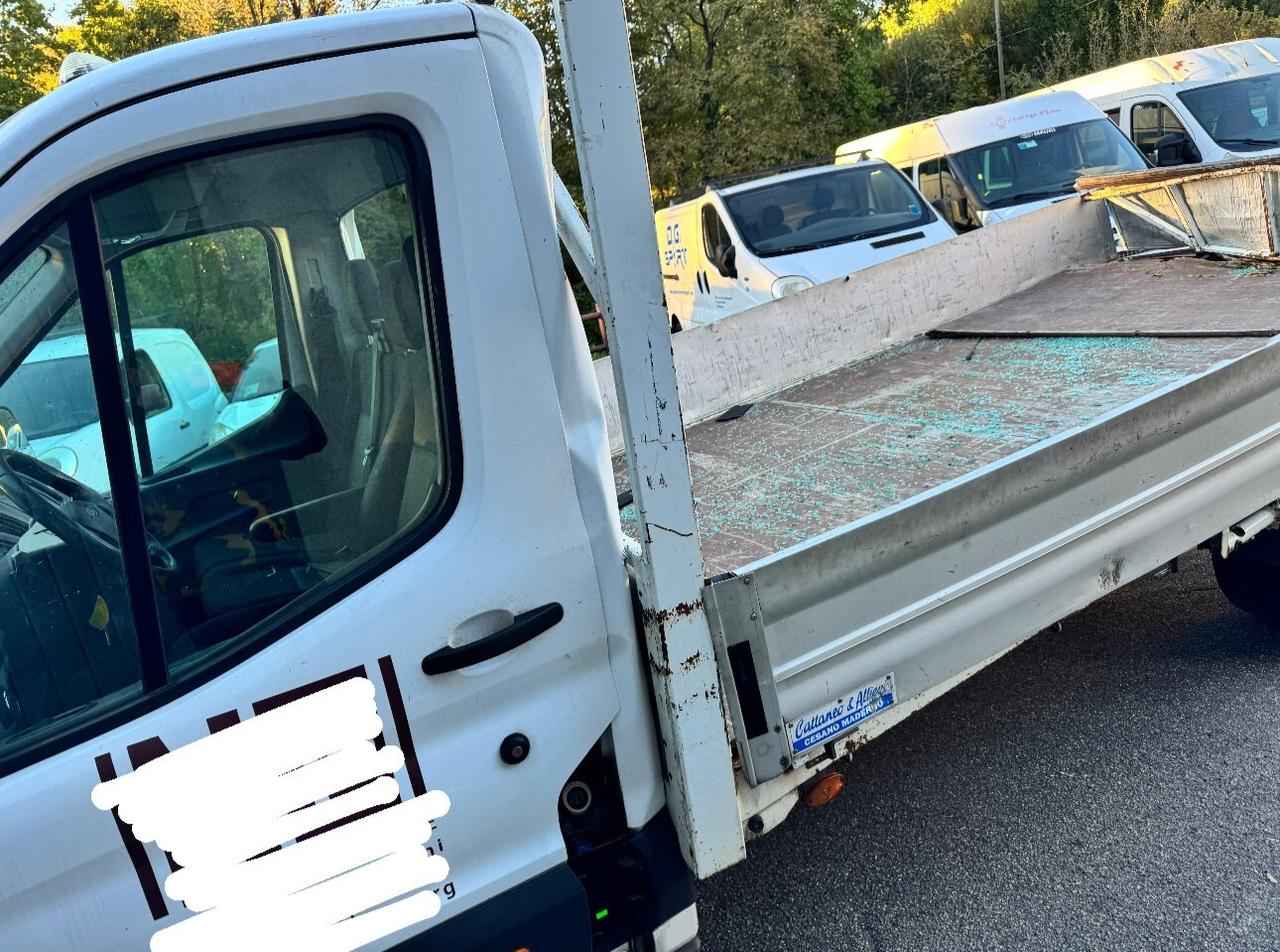 Ford transit incidentato