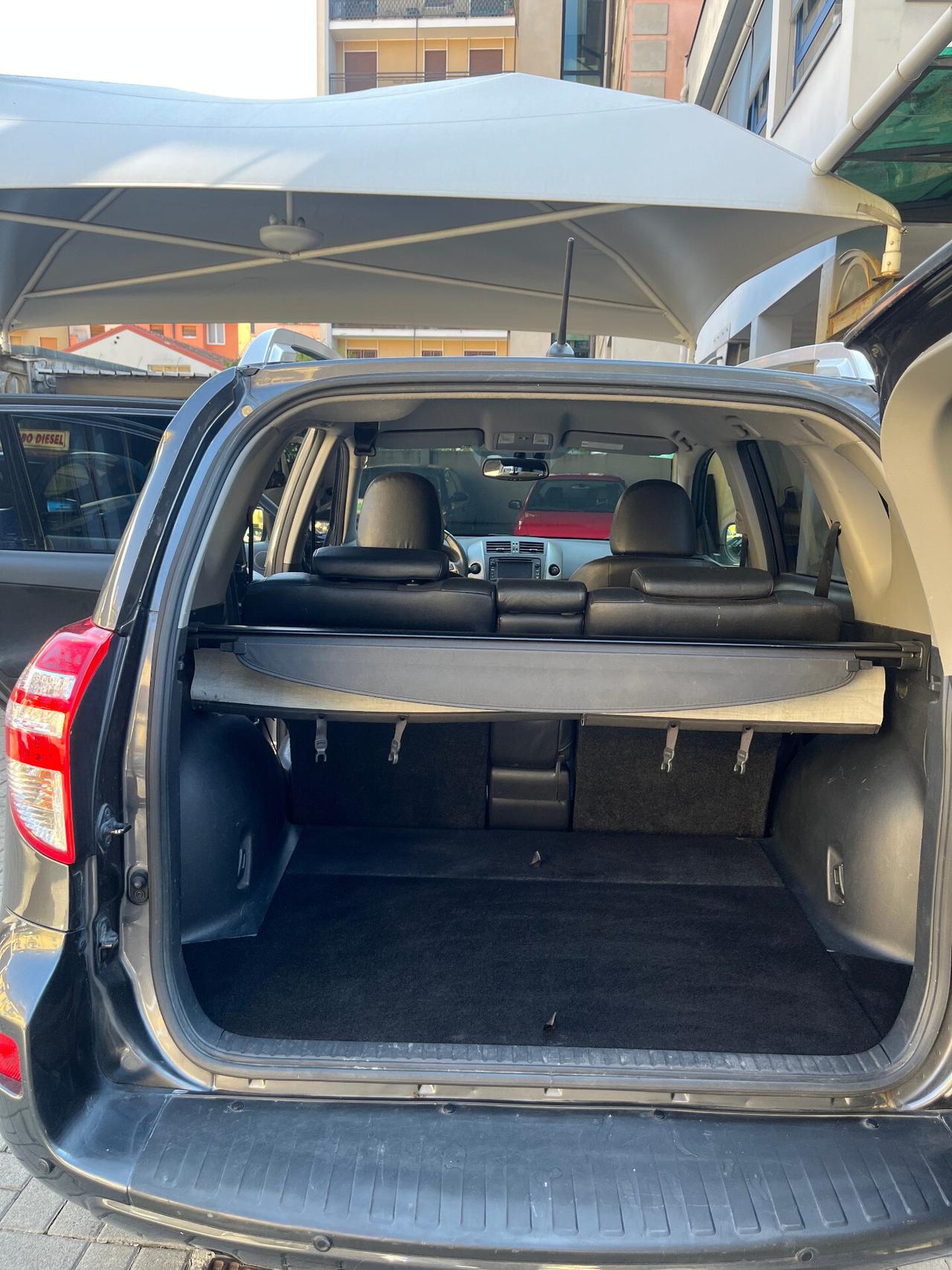 TOYOTA RAV 4 2.2 D-4D LOUNGE - 4X4