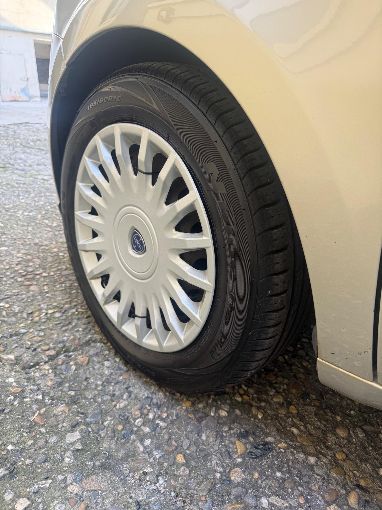 Lancia Musa 1.4 16v GPL 5th Avenue dfn