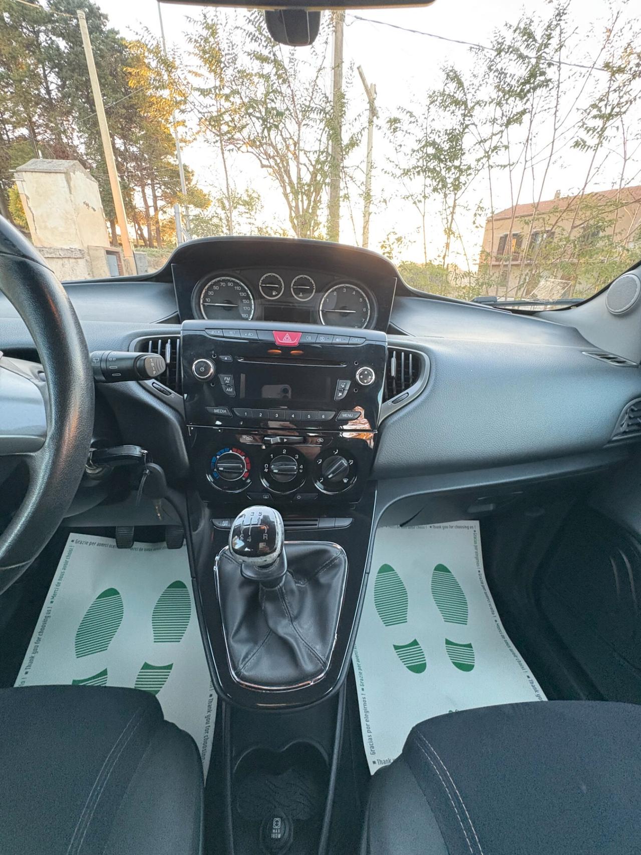 Lancia Ypsilon 1.2 69 CV 5 porte Silver
