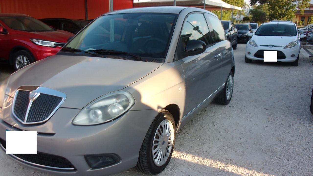 Lancia Ypsilon 1.2 69 CV Unyca