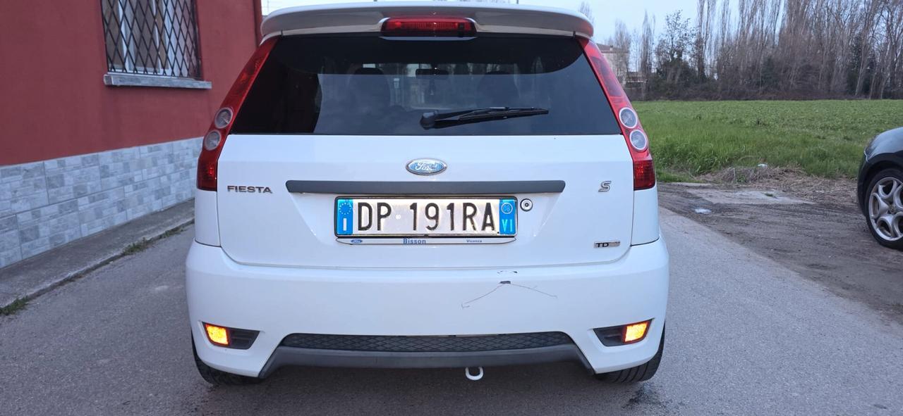 Ford Fiesta 1.6 TDCi 3p. Ghia S neopatentati