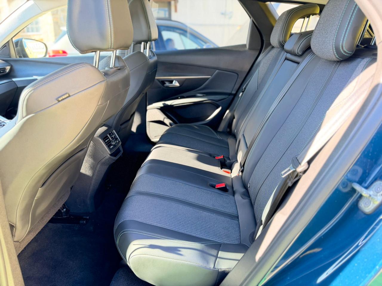 Peugeot 3008 1.5 DIesel 131CV EAT8 Allure Pack anno 10/2022 Permute Garanzia Finanziamento