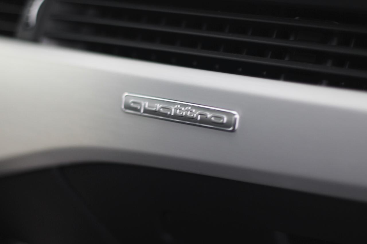 Audi A4 2.0 TDI MHEV 40 S LINE