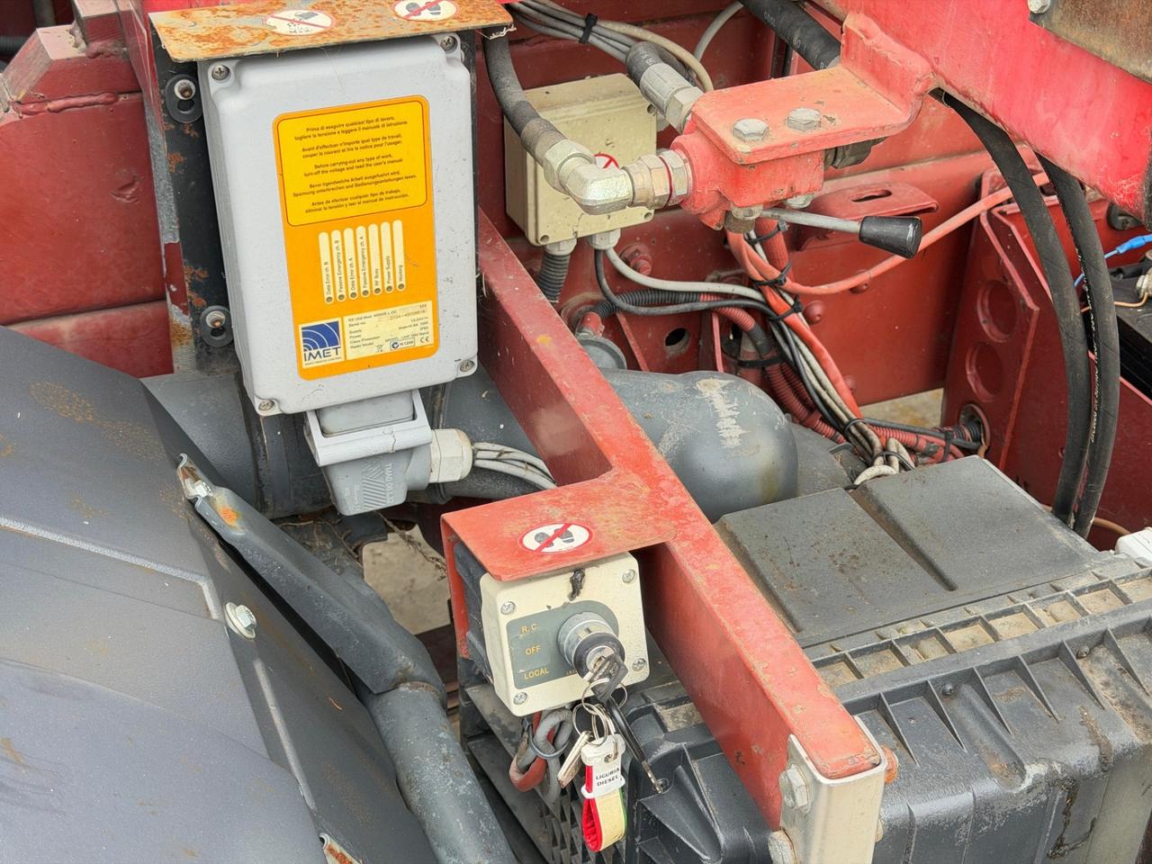 Iveco 130E18 ribaltabile con gru