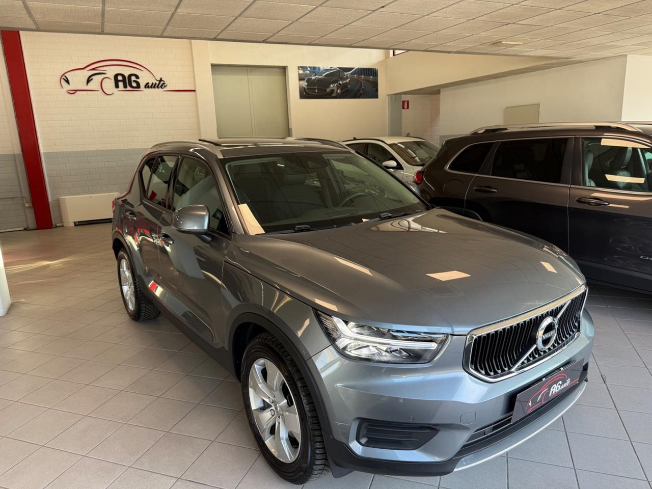 Volvo XC40 D4 AWD Geartronic Momentum TETTO APRIBILE PANORAMICO