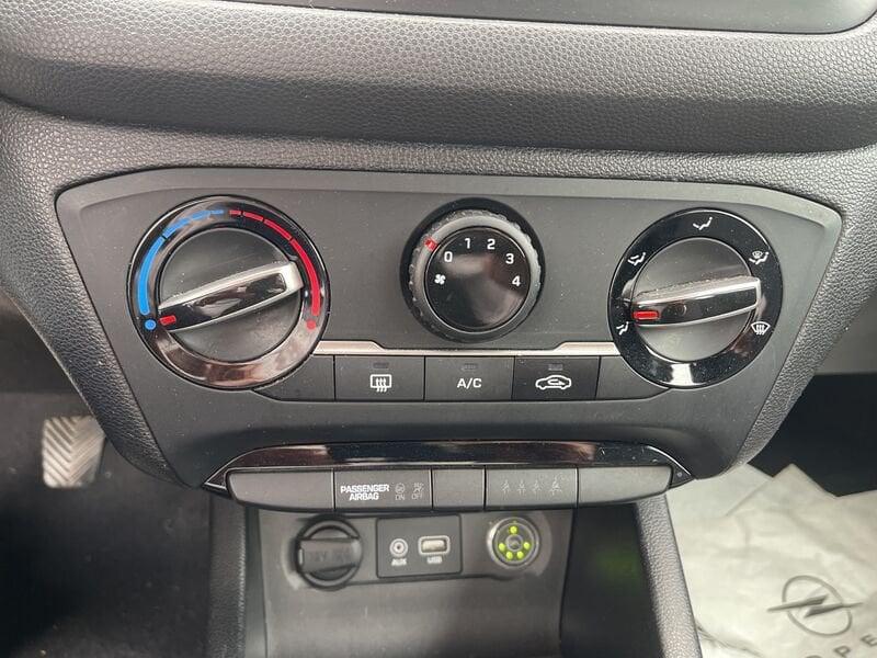 Hyundai i20 II 2015 5p 1.2 Login econext 84cv