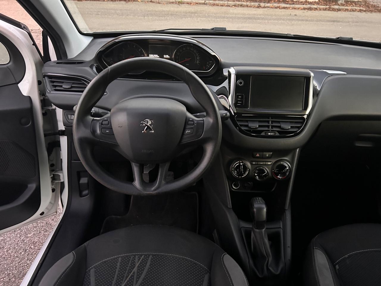 Peugeot 208 1000 benzina 86000 km neopatentati