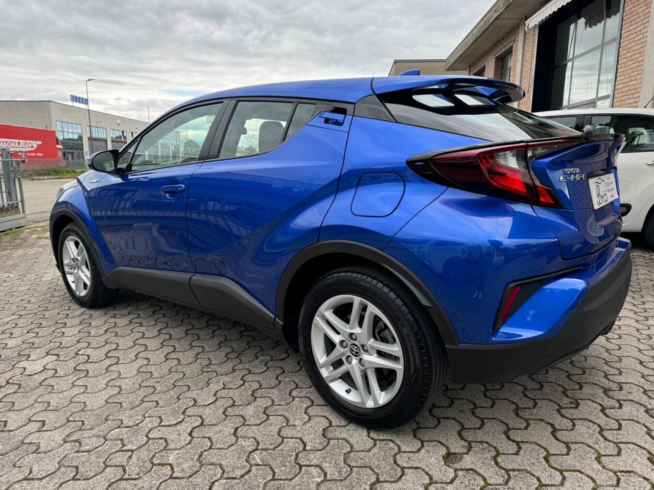 Toyota C-HR 1.8 Hybrid E-CVT Dynamic