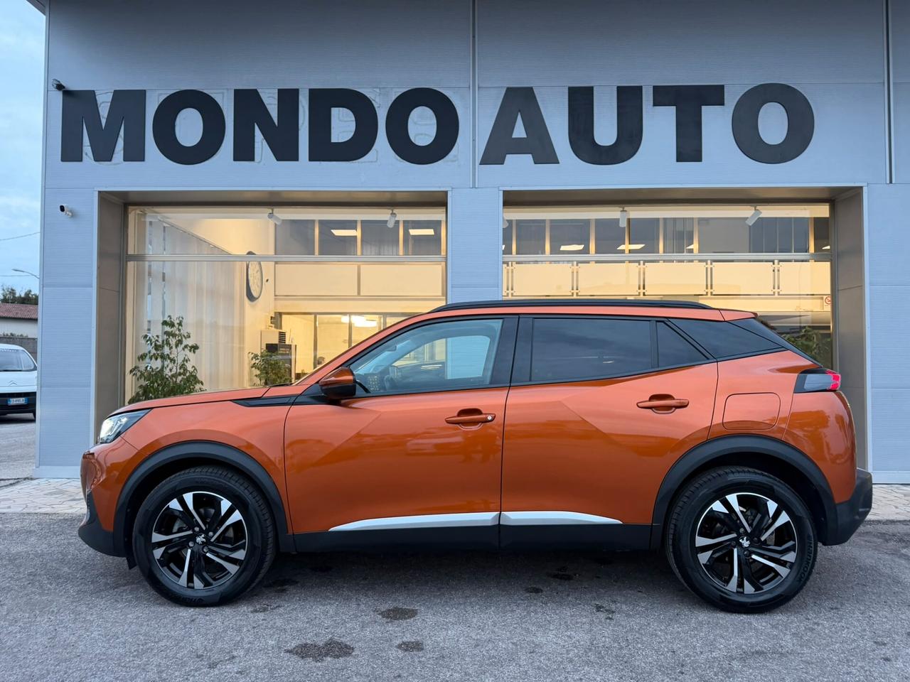 Peugeot 2008 PureTech 100 S&S Allure Navi Pack