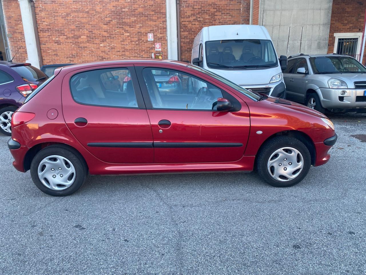 Peugeot 206 1.1 5p. XR