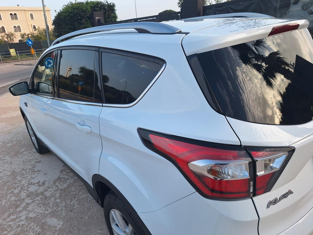 Ford Kuga 1.5 TDCI 120 CV Titanium PERFETTA