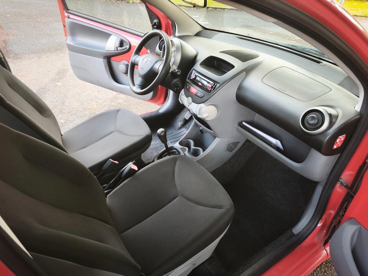 Toyota Aygo 1.0 12V VVT-i 3 porte Sol Connect Red Edition