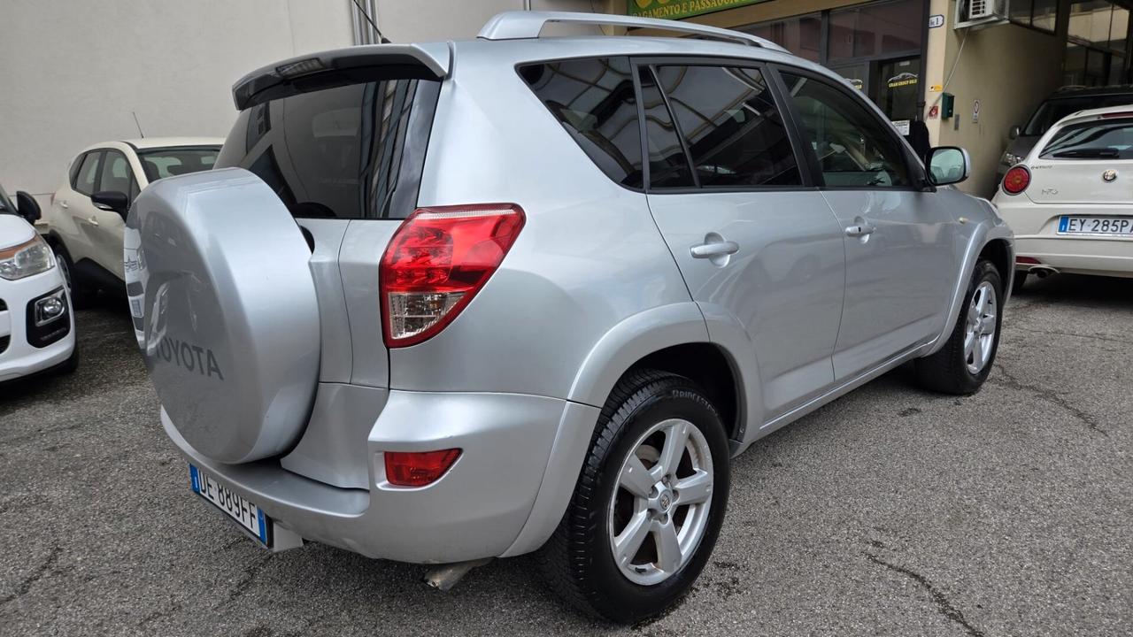 Toyota RAV 4 2.2 D-4D 177 CV Luxury 4x4