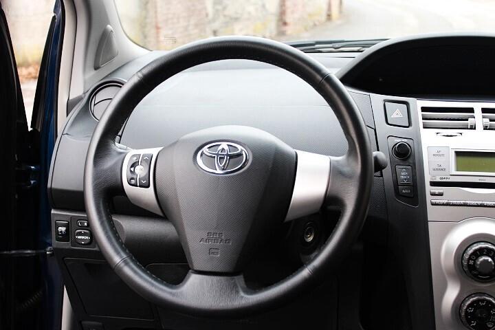 Toyota Yaris 1.0 5 porte Sol 89.000KM CLIMA NEOPATENTATI RADIO CD