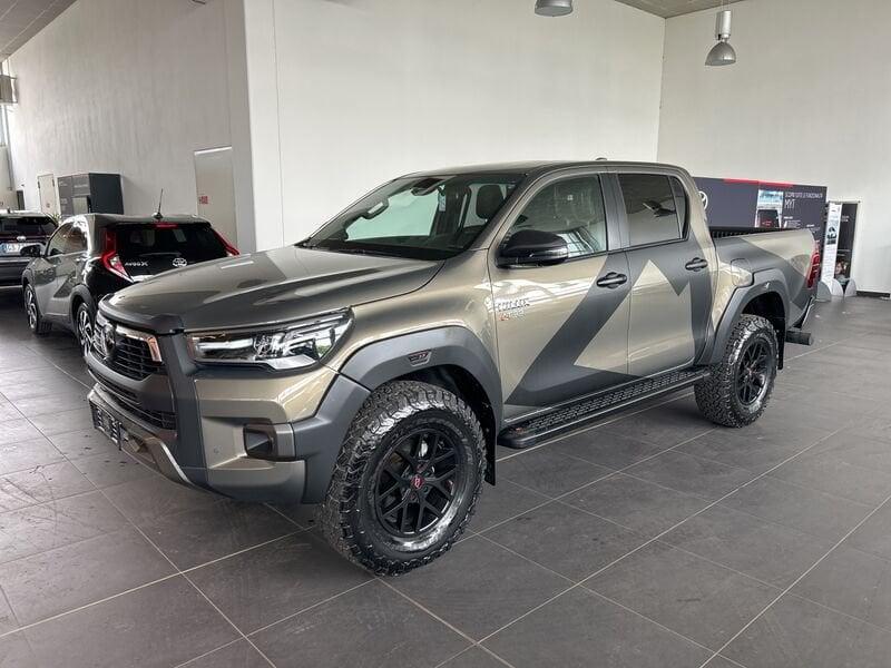 Toyota Hilux 2.8 D A/T 4WD 4 porte AT 33 Double Cab Invincible IVA ESPOSTA COMPRESA
